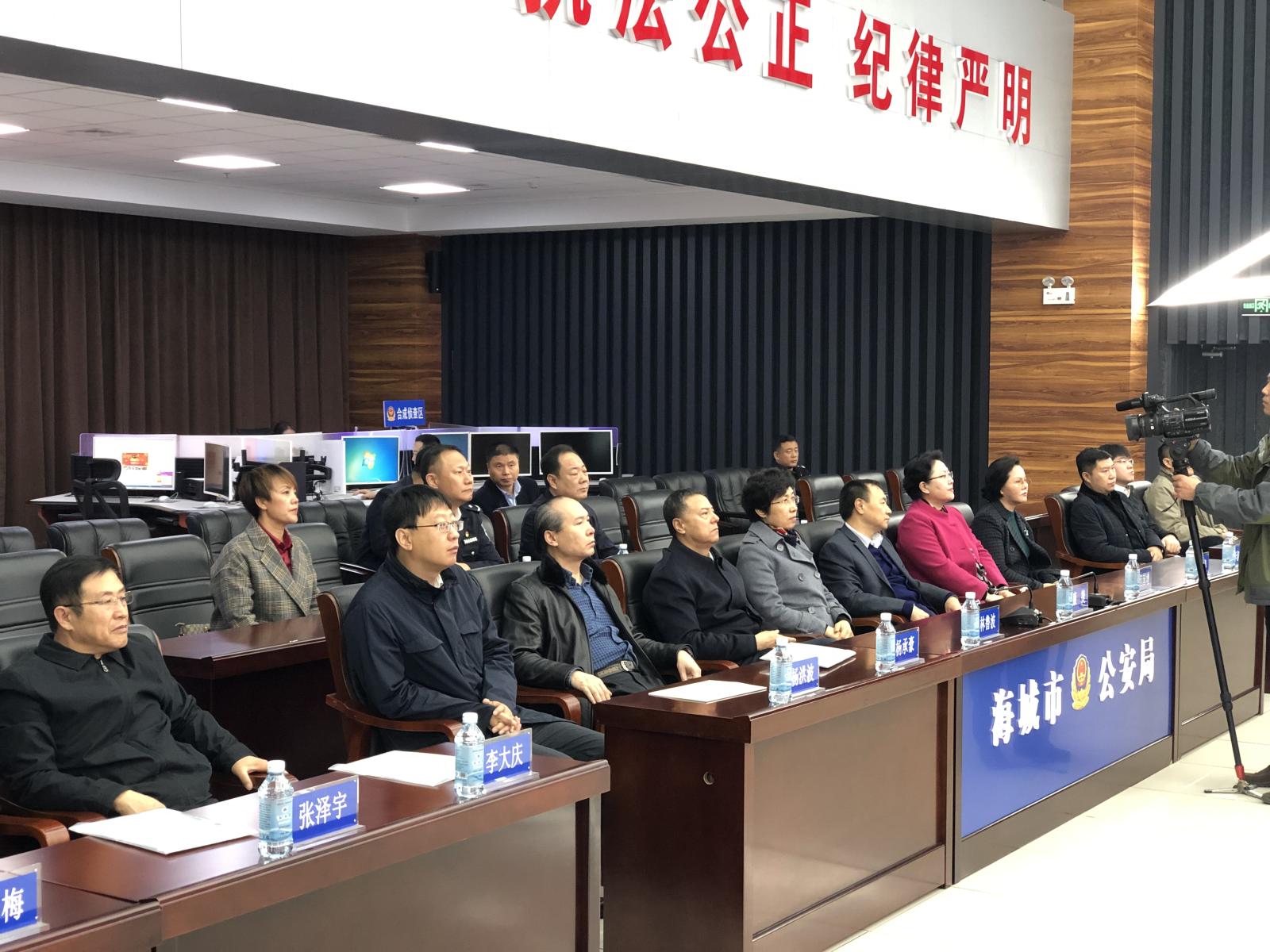 遼寧省人大常委會(huì)視察鞍山市、撫順市 掃黑除惡專項(xiàng)斗爭工作情況