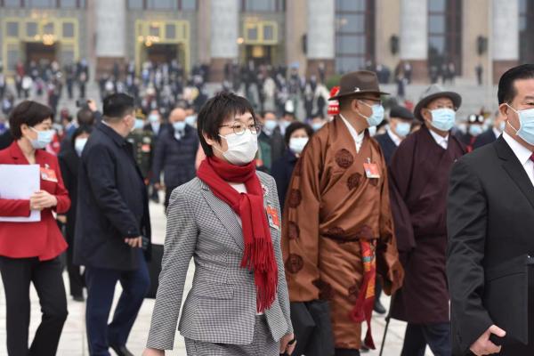 第一次全體會議結(jié)束，代表離場