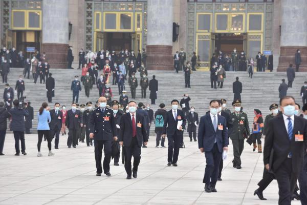 第一次全體會議結(jié)束，代表離場