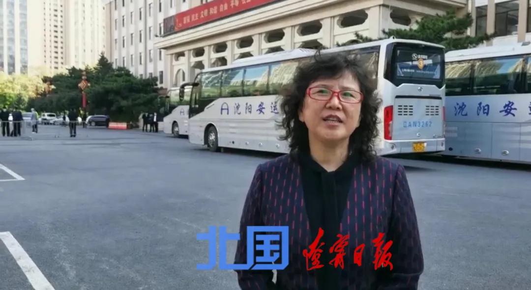 代表接受采訪