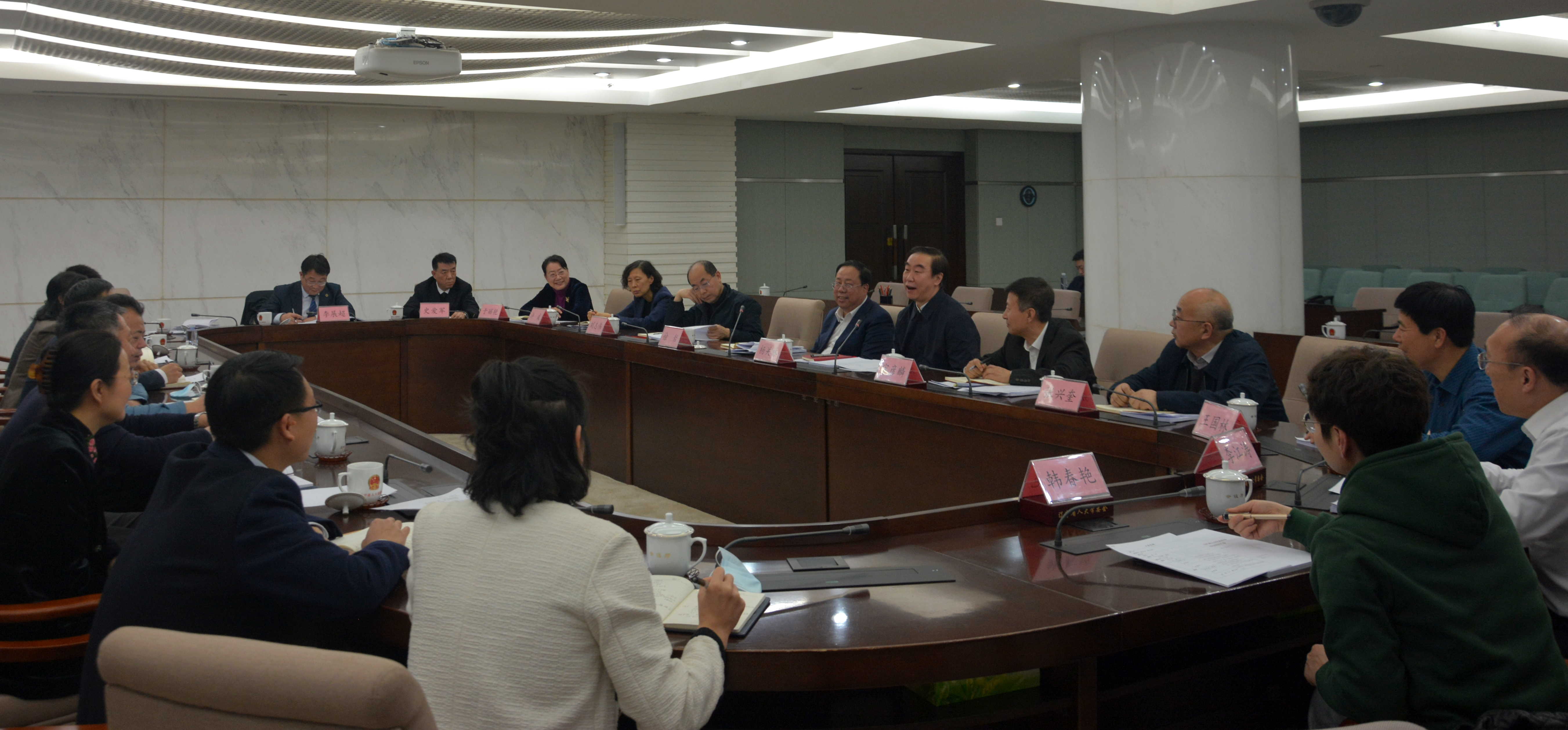 省十四屆人大民僑外委召開全體會(huì)議安排部署全年重點(diǎn)工作