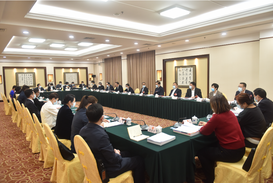 遼寧代表團(tuán)分組討論政府工作報(bào)告